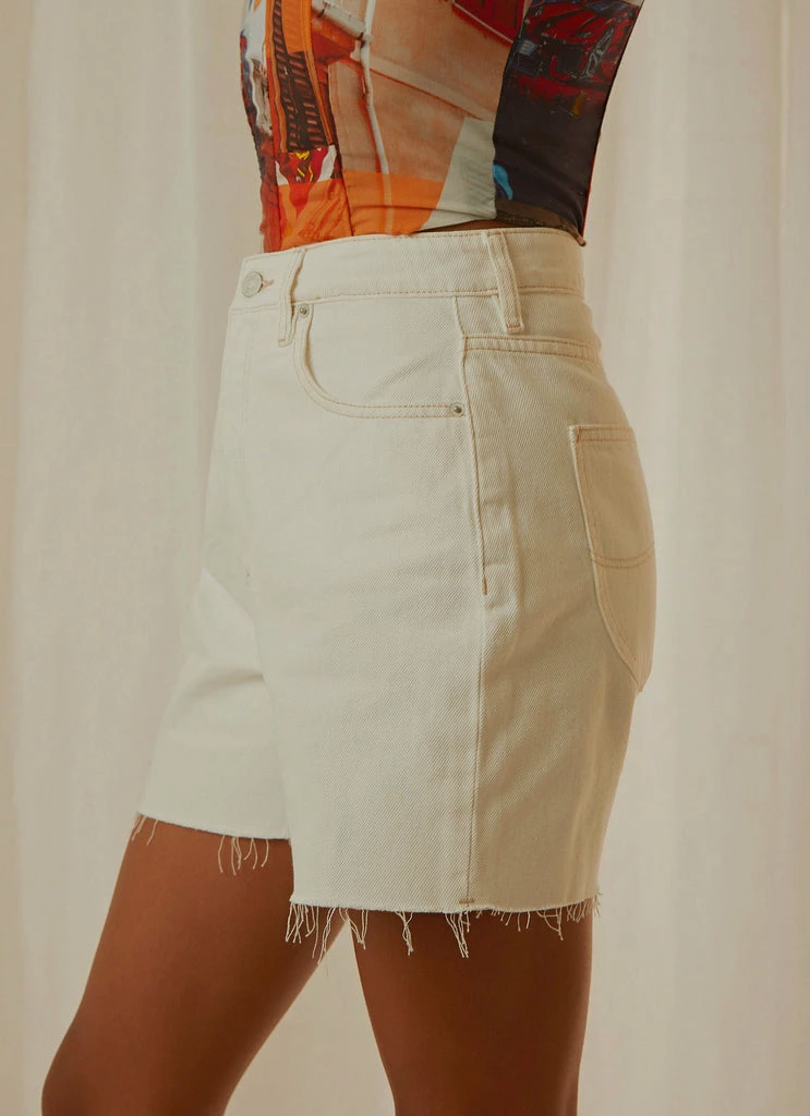 Lee - High Moms Short - Organic White 6 Lee - High Moms Short - Organic White - Image 4