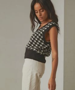 Peppermayo - Afternoon Moments Knit Vest - Black And White -Outerwear Shop 1962fed9c7af4a1db33f8ed66176bcf5 1024x1024
