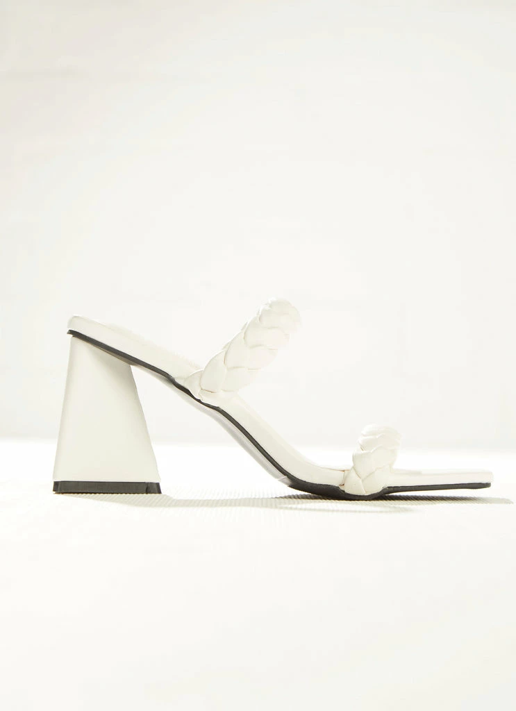 Cult Avenue - Pinot Heel - White 6 Cult Avenue - Pinot Heel - White - Image 4