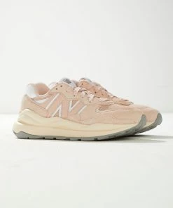 New Balance - 5740 Sneaker - Pink -Outerwear Shop 2aafc06cc804452aace18aef1242a7fe 1024x1024