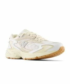 New Balance - 725 Sneaker - Bone -Outerwear Shop 40095f7677884cb58fb72fc4f44653a0 1024x1024
