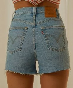 Levi's Levi's - Ribcage Short - Tango Stonewash -Outerwear Shop 6682f40e904841e3a858301a2a86b724 1024x1024