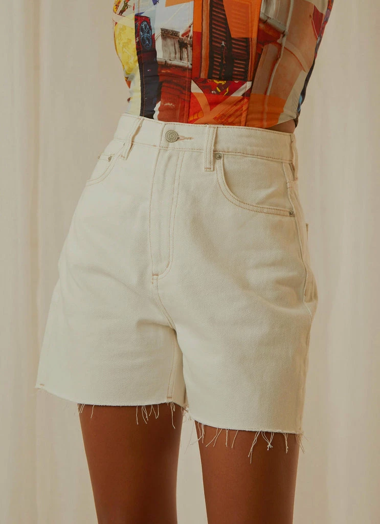 Lee - High Moms Short - Organic White 5 Lee - High Moms Short - Organic White - Image 3