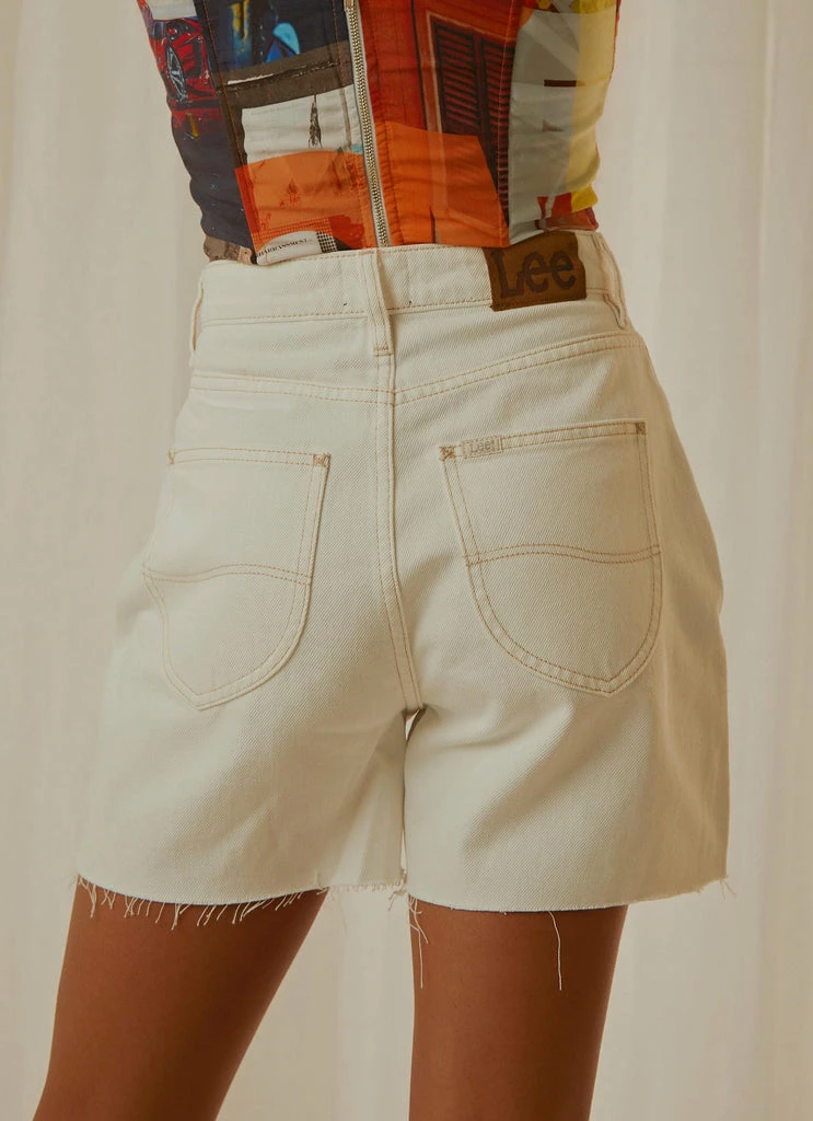 Lee - High Moms Short - Organic White 7 Lee - High Moms Short - Organic White - Image 5