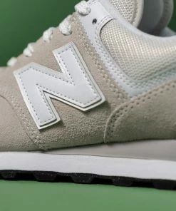 New Balance - 574 Sneaker - Nimbus Cloud 8 New Balance - 574 Sneaker - Nimbus Cloud -Outerwear Shop Cropped S122 ML574EVW Green Leaf Macro1 1024x1024