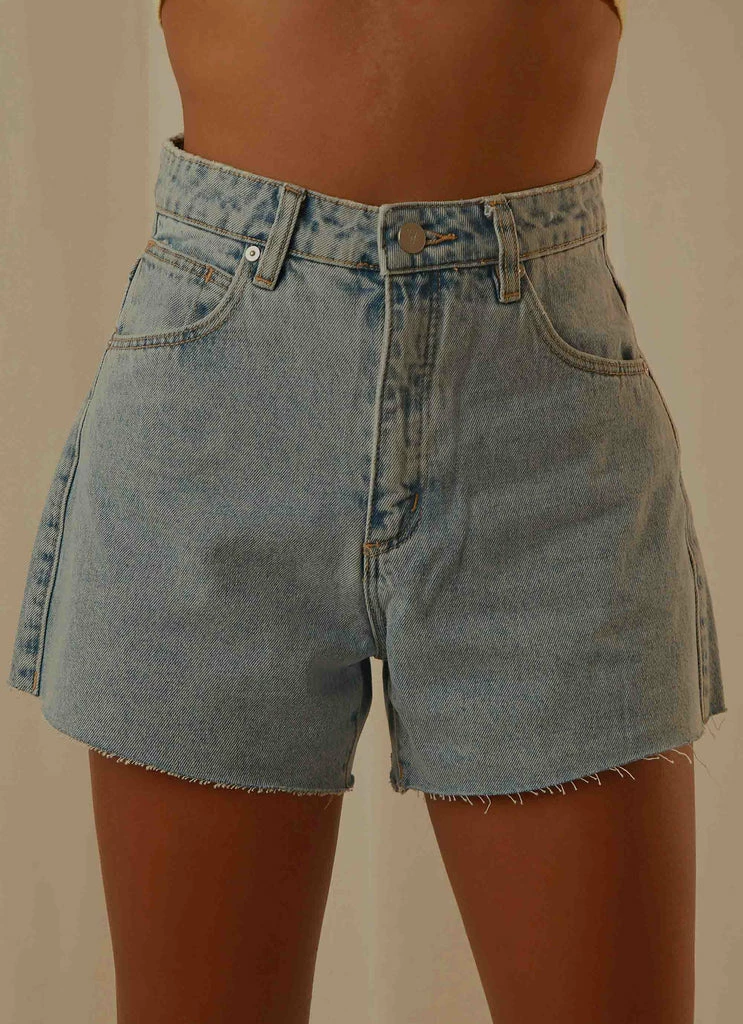 Abrand - A Venice Short - Esmerelda 4 Abrand - A Venice Short - Esmerelda - Image 2