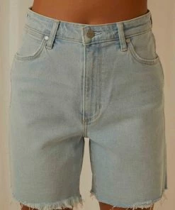 Wrangler - Tyler Wide Short - Castaway -Outerwear Shop Peppermayo Jenaya 7.2.22 P1 60 1024x1024