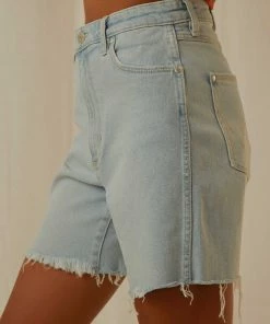 Wrangler - Tyler Wide Short - Castaway -Outerwear Shop Peppermayo Jenaya 7.2.22 P1 61 1024x1024