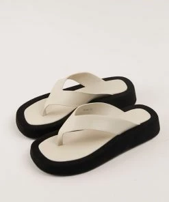 Outerwear Shop 49 Cult Avenue - Style Muse Sandal - Ivory