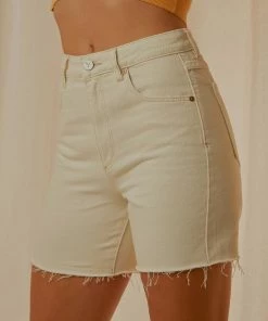 Abrand - A Claudia Cut Off Short - Stone White -Outerwear Shop a1ba25bd33c64e90a05a49f2fd8fac70 1024x1024