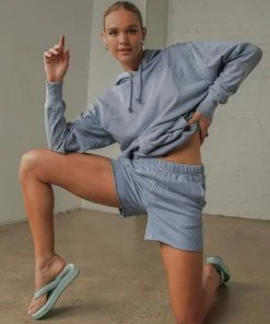 Champion - Vintage Dye Boyfriend Short - Wildflower Blue