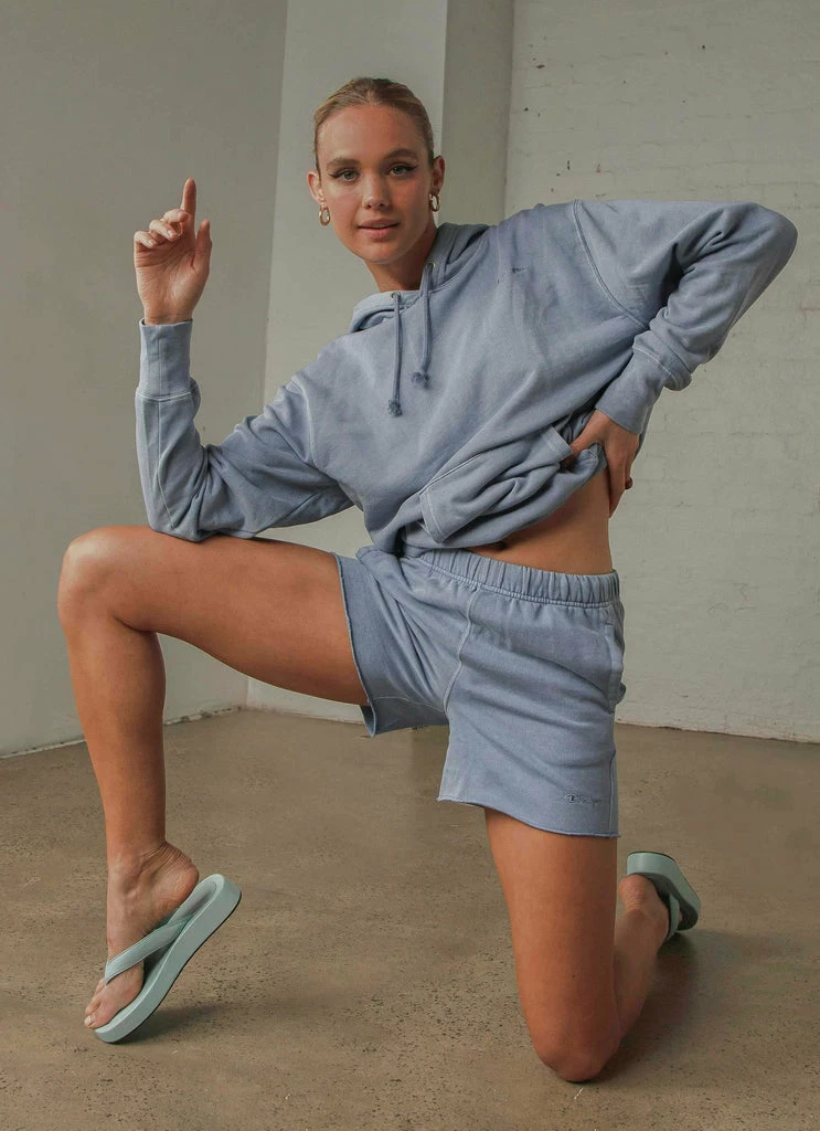 Champion - Vintage Dye Boyfriend Short - Wildflower Blue 3 Champion - Vintage Dye Boyfriend Short - Wildflower Blue