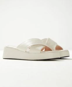 Cult Avenue - Fonda Cross Over Mule - Ivory -Outerwear Shop aaa7ca32828242989c941fc97da80263 1024x1024