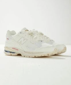 New Balance - 2002R Sneaker - White 13 New Balance - 2002R Sneaker - White -Outerwear Shop afaa799664114214b88ba8b660377de9 1024x1024