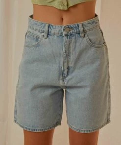 Abrand - A Carrie Short - Walk Away -Outerwear Shop b5bf9ef1c0cb4503bfe0461ee5be9e53 1024x1024