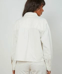 Levi's Levi's - Zoey Pleat Utility Shirt - Ecru 11 Levi's Levi's - Zoey Pleat Utility Shirt - Ecru -Outerwear Shop b9a8915e600346ffaf88ddf877cd4cb4 1024x1024