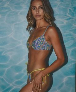 VDM The Label - Heidi Bikini Top - 80s Geo -Outerwear Shop d594f3a1922e4bd790e38557ff10f33f 1024x1024