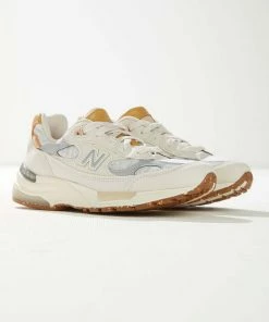 New Balance - 992 Sneaker - Neutral -Outerwear Shop d866b109470542919c7f50af6eaa004e 1024x1024