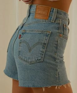 Levi's Levi's - Ribcage Short - Tango Stonewash -Outerwear Shop f44f3ba0228644558061d0c5097a2b5b 1024x1024